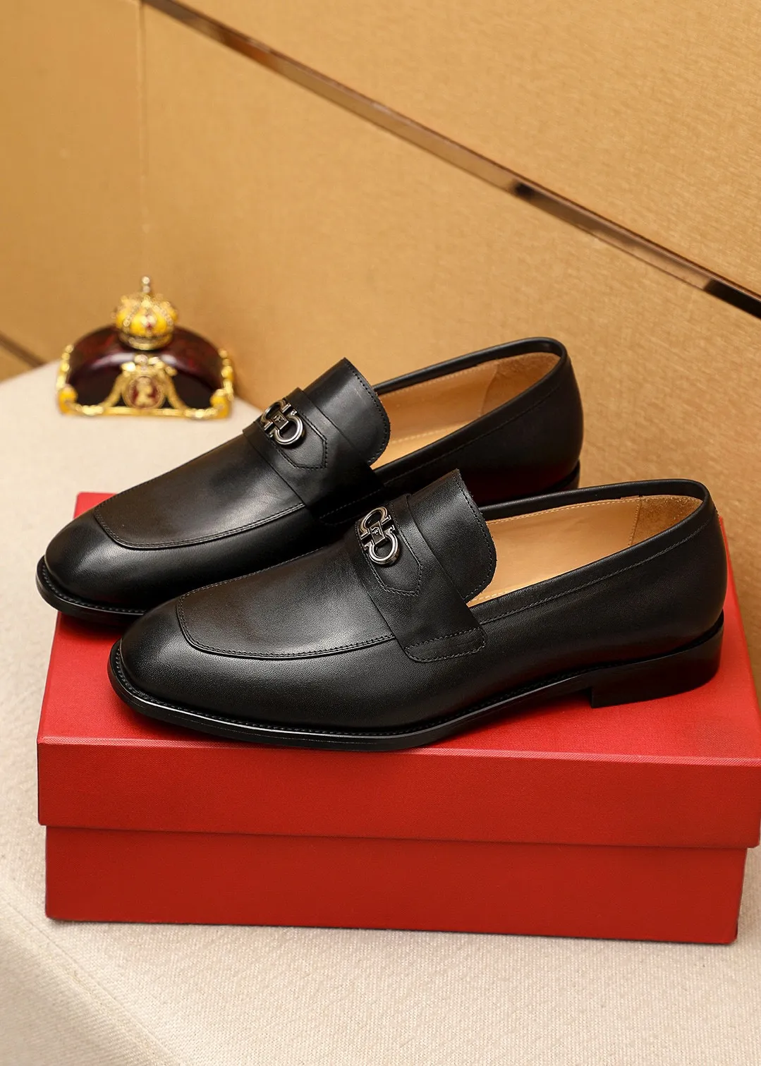 Men's shoes 💰480 💐 Product trademark: Ferragamo "Ferragamo" casual leather shoes Regular size: 38-44 (45.46🉑️customized) Product materials: Selected imported first-layer cowhide upper + luxury hardware buckle, imported water-dyed cowhide leather lining. Strong three-dimensional visual effect, original rubber outsole Color: 1⃣️color optional